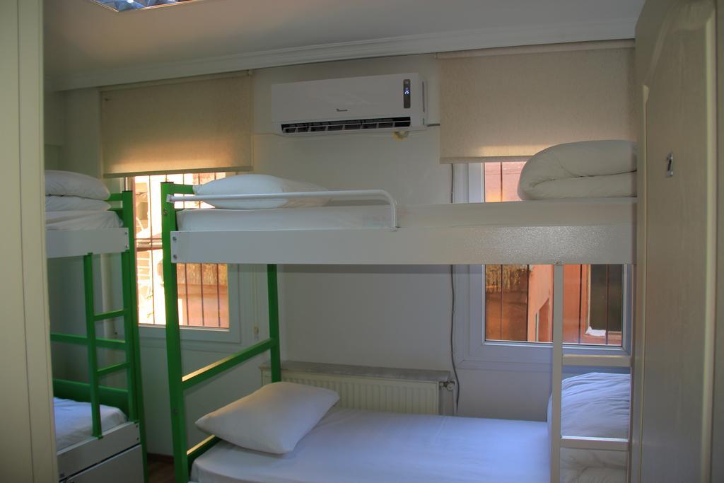 In House Hostel Измир Екстериор снимка